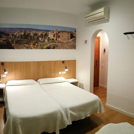 Hostal Restaurante Cornella Cornellà de Llobregat Eksteriør bilde
