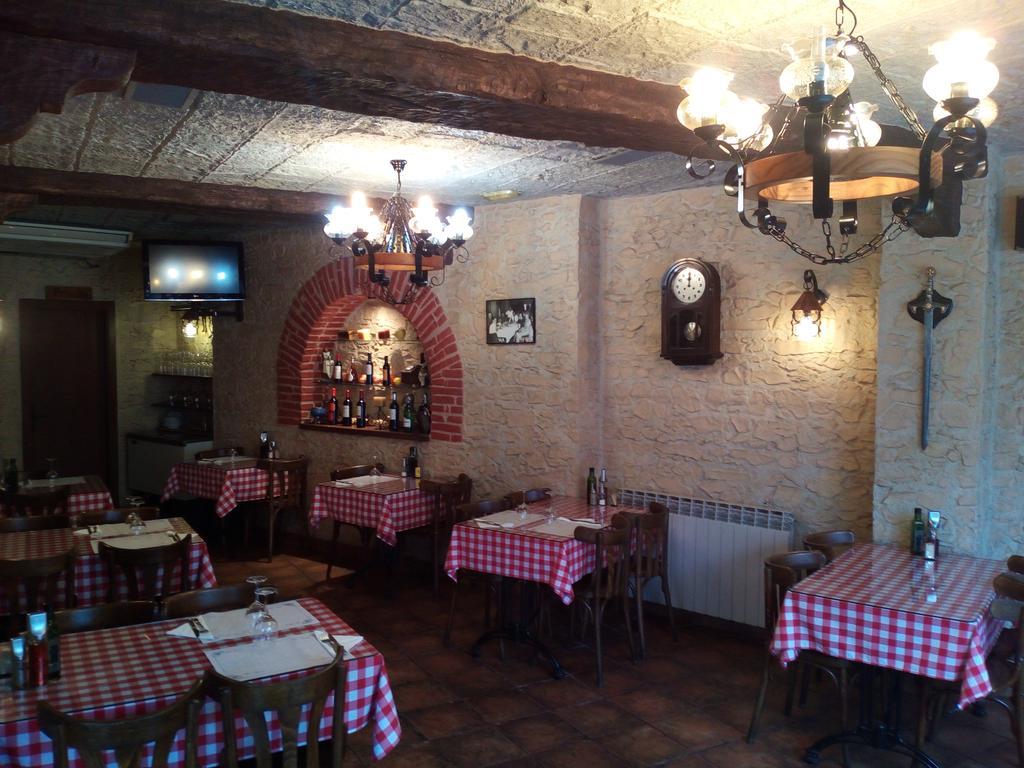 Hostal Restaurante Cornella Cornellà de Llobregat Eksteriør bilde