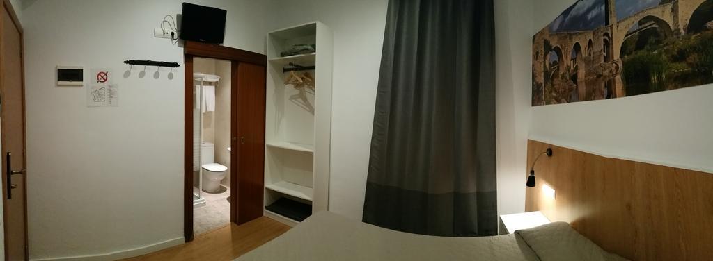 Hostal Restaurante Cornella Cornellà de Llobregat Eksteriør bilde