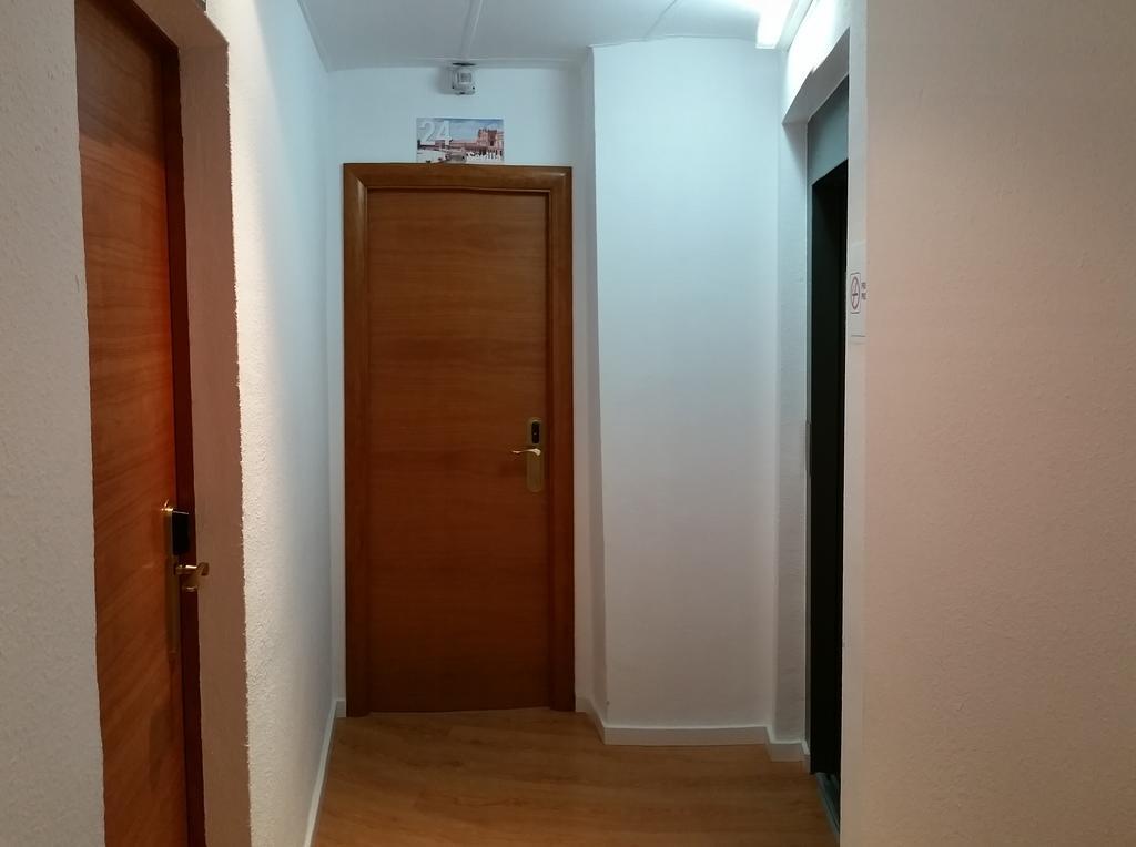 Hostal Restaurante Cornella Cornellà de Llobregat Eksteriør bilde