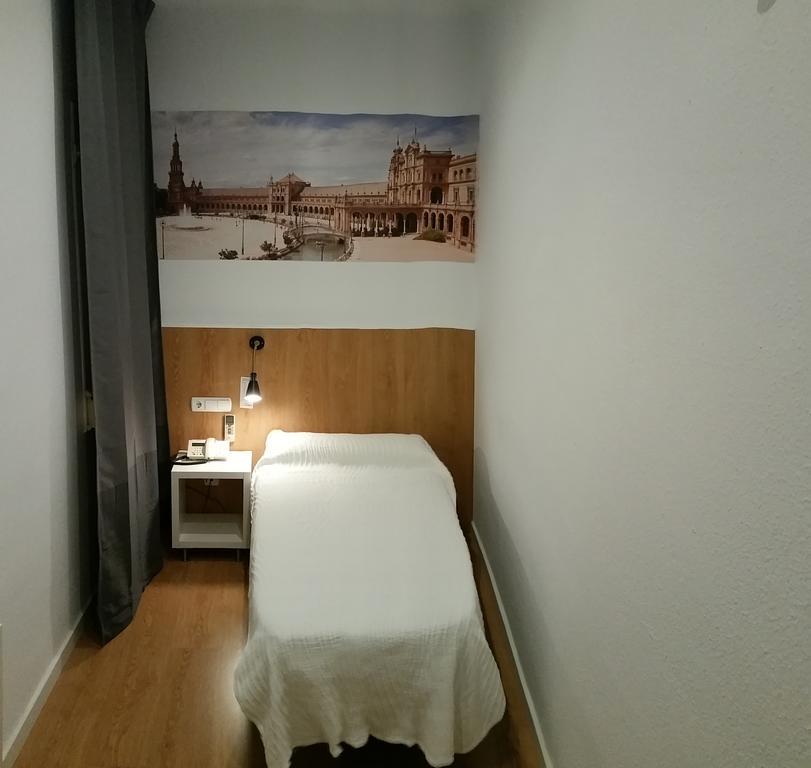 Hostal Restaurante Cornella Cornellà de Llobregat Eksteriør bilde
