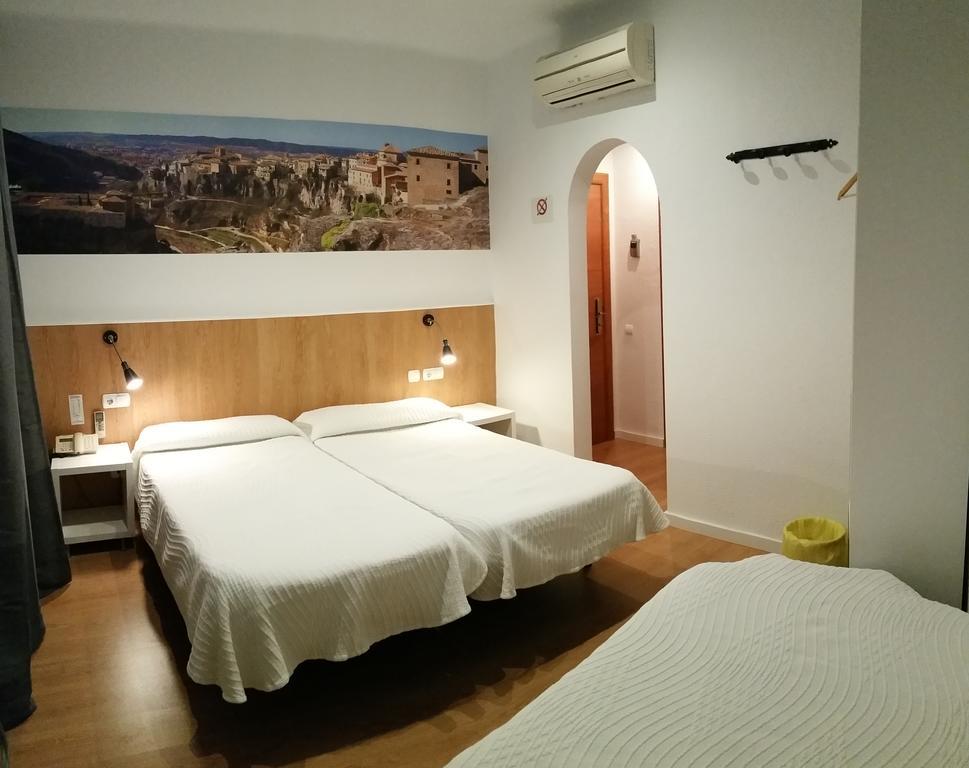 Hostal Restaurante Cornella Cornellà de Llobregat Eksteriør bilde