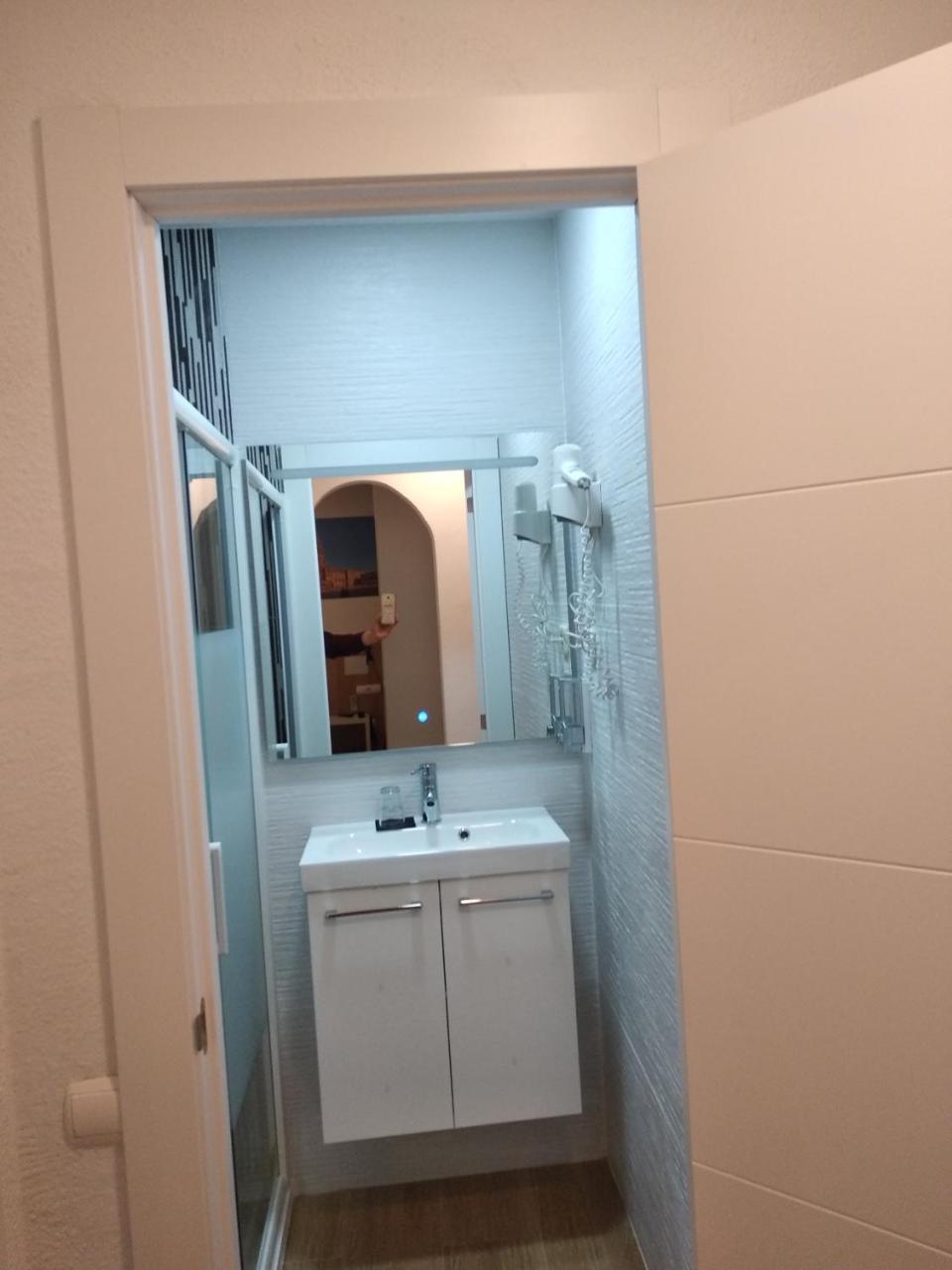 Hostal Restaurante Cornella Cornellà de Llobregat Eksteriør bilde
