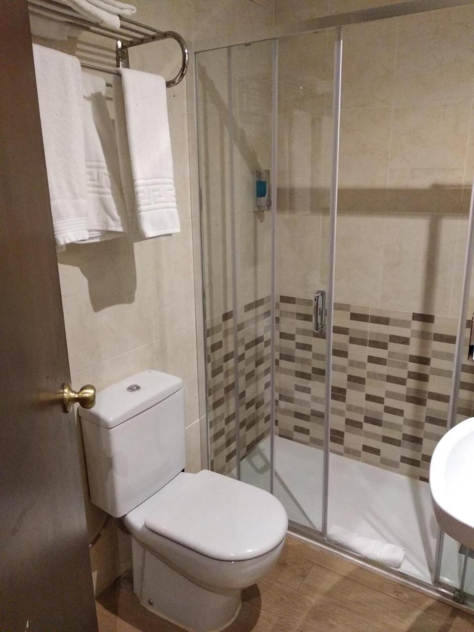 Hostal Restaurante Cornella Cornellà de Llobregat Eksteriør bilde
